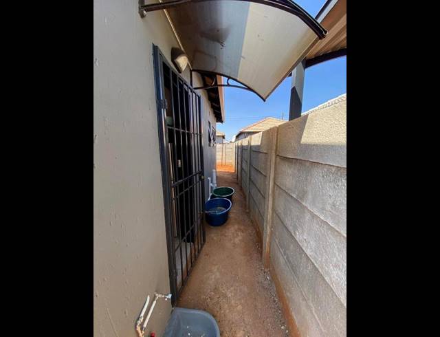 2 BEDROOM HOUSE FOR SALE IN PROTEA GLEN